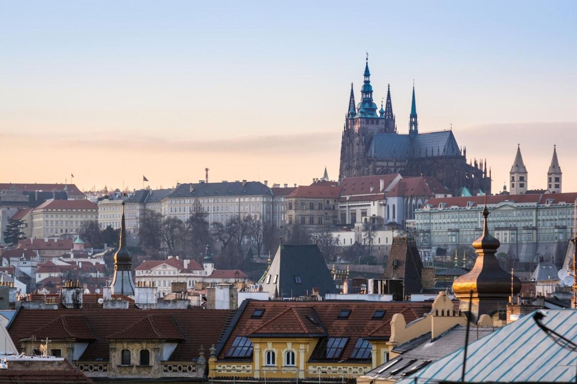 Roy 2 Bdr Apartment With Prague Castle View, Parking & Ac Exterior photo