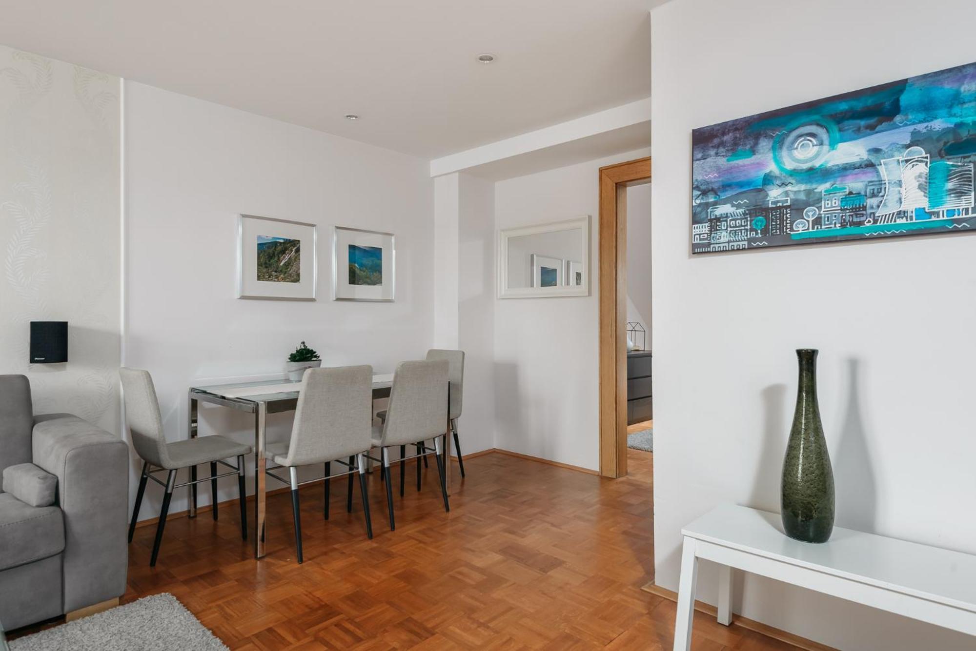 Roy 2 Bdr Apartment With Prague Castle View, Parking & Ac Exterior photo