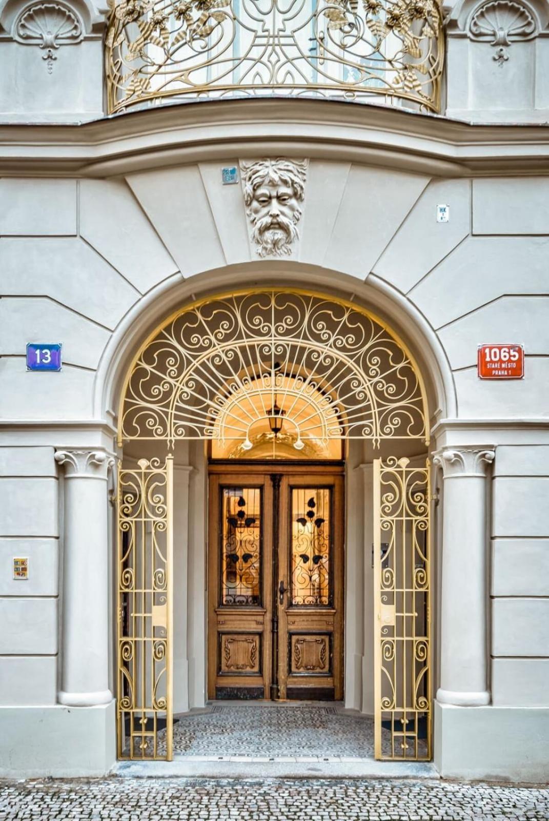 Roy 2 Bdr Apartment With Prague Castle View, Parking & Ac Exterior photo