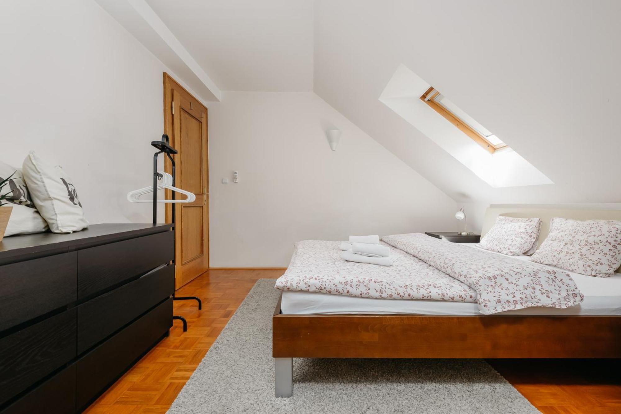 Roy 2 Bdr Apartment With Prague Castle View, Parking & Ac Exterior photo