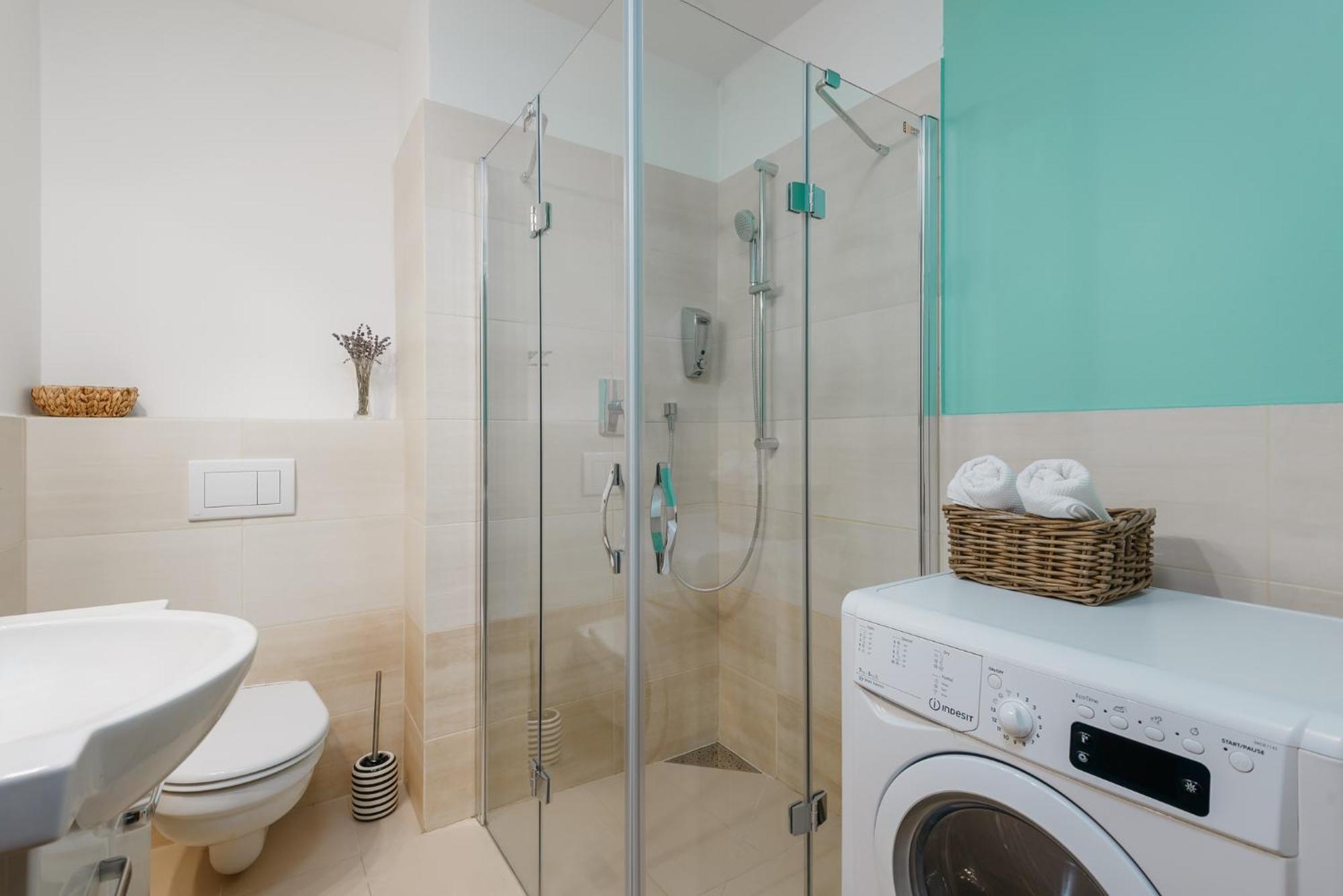 Roy 2 Bdr Apartment With Prague Castle View, Parking & Ac Exterior photo