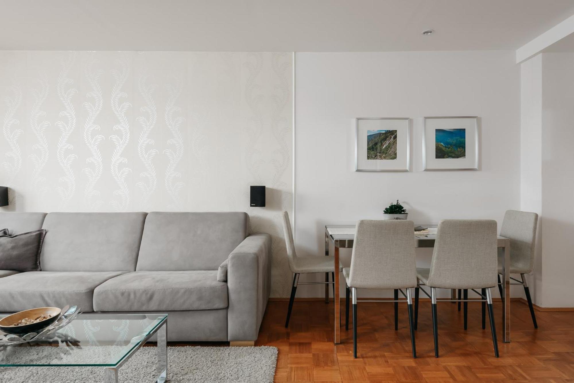 Roy 2 Bdr Apartment With Prague Castle View, Parking & Ac Exterior photo